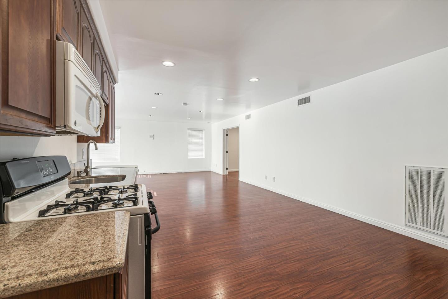 Detail Gallery Image 9 of 15 For 7150 Estepa Dr a,  Tujunga,  CA 91042 - 1 Beds | 1 Baths