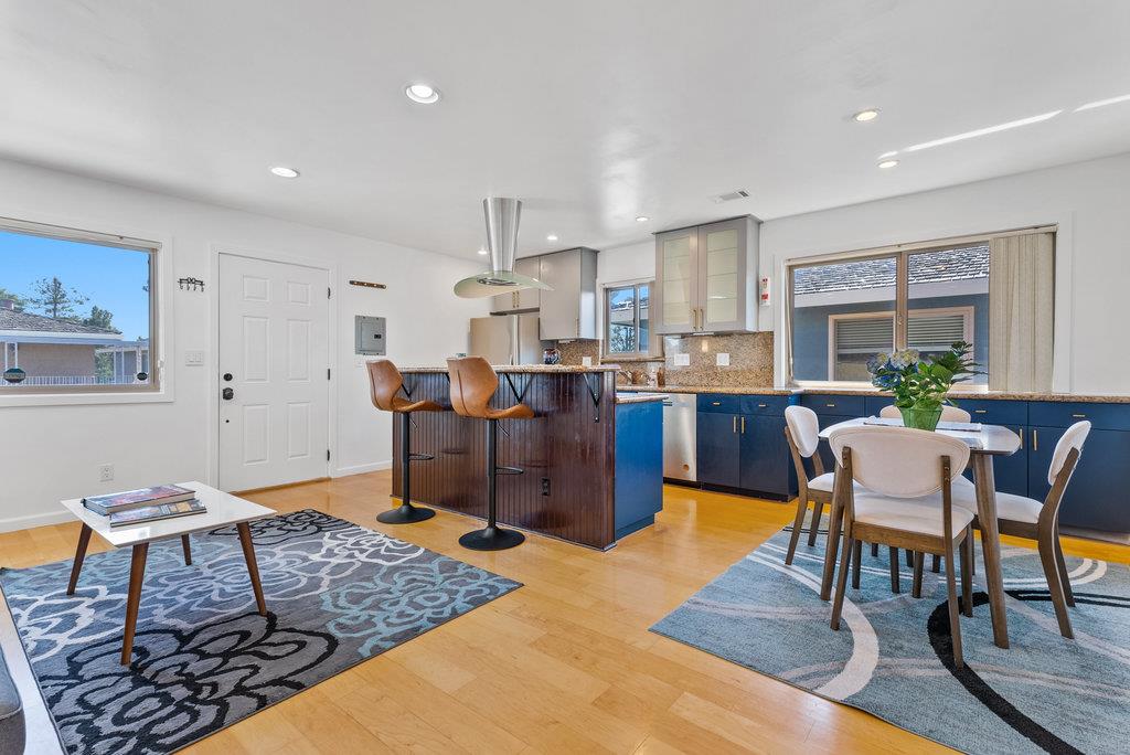 Detail Gallery Image 3 of 10 For 1480 42nd Ave #4,  Capitola,  CA 95010 - 2 Beds | 1 Baths