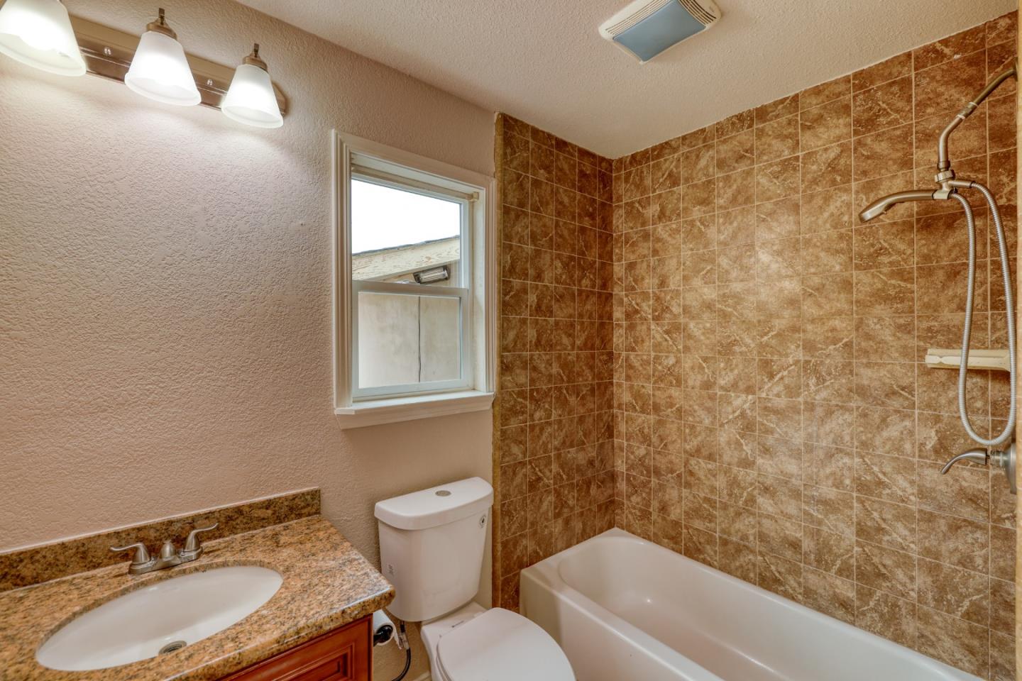 Detail Gallery Image 14 of 30 For 1652 Luxton St, Seaside,  CA 93955 - 3 Beds | 2 Baths