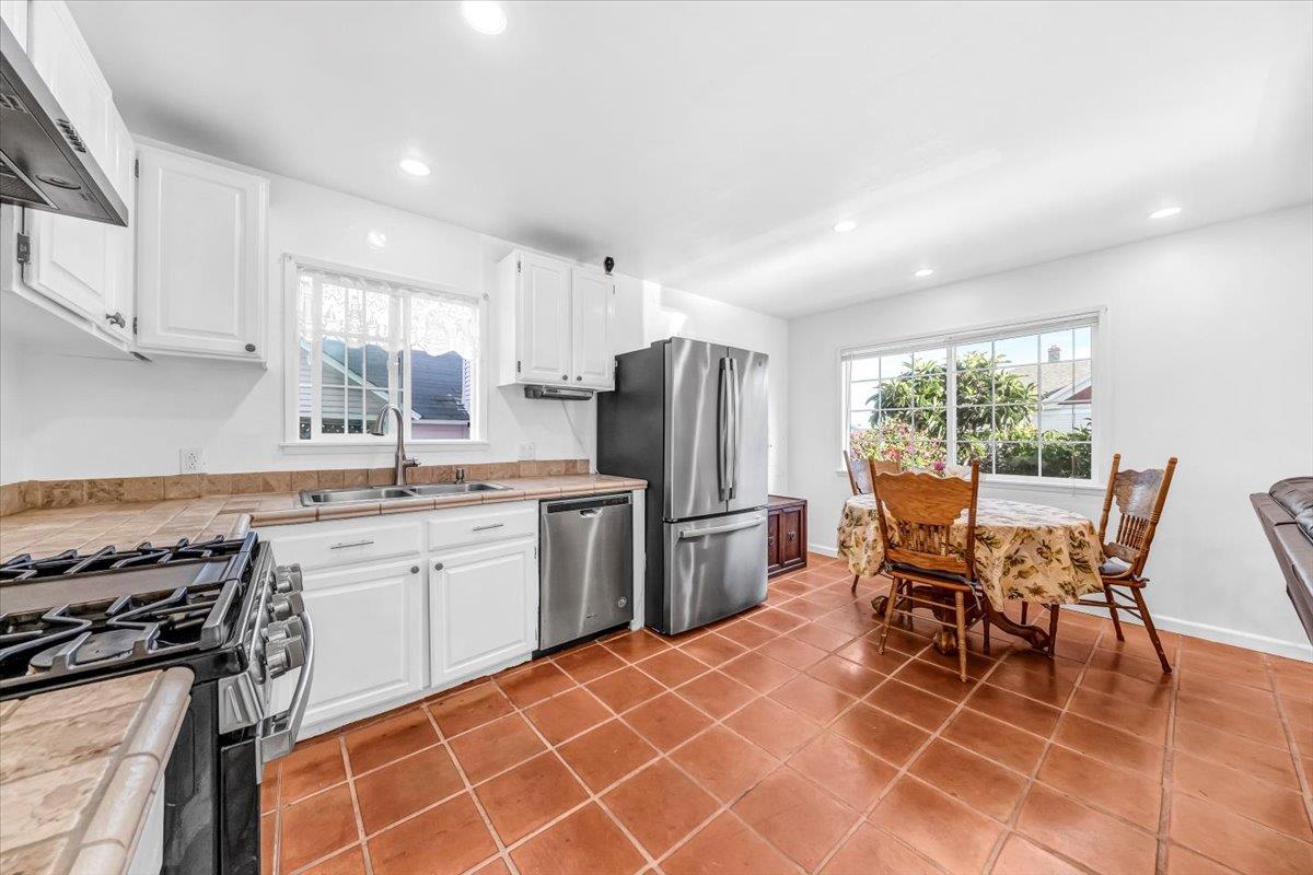 Detail Gallery Image 17 of 59 For 540 Spruce Ave, Pacific Grove,  CA 93950 - 3 Beds | 2 Baths