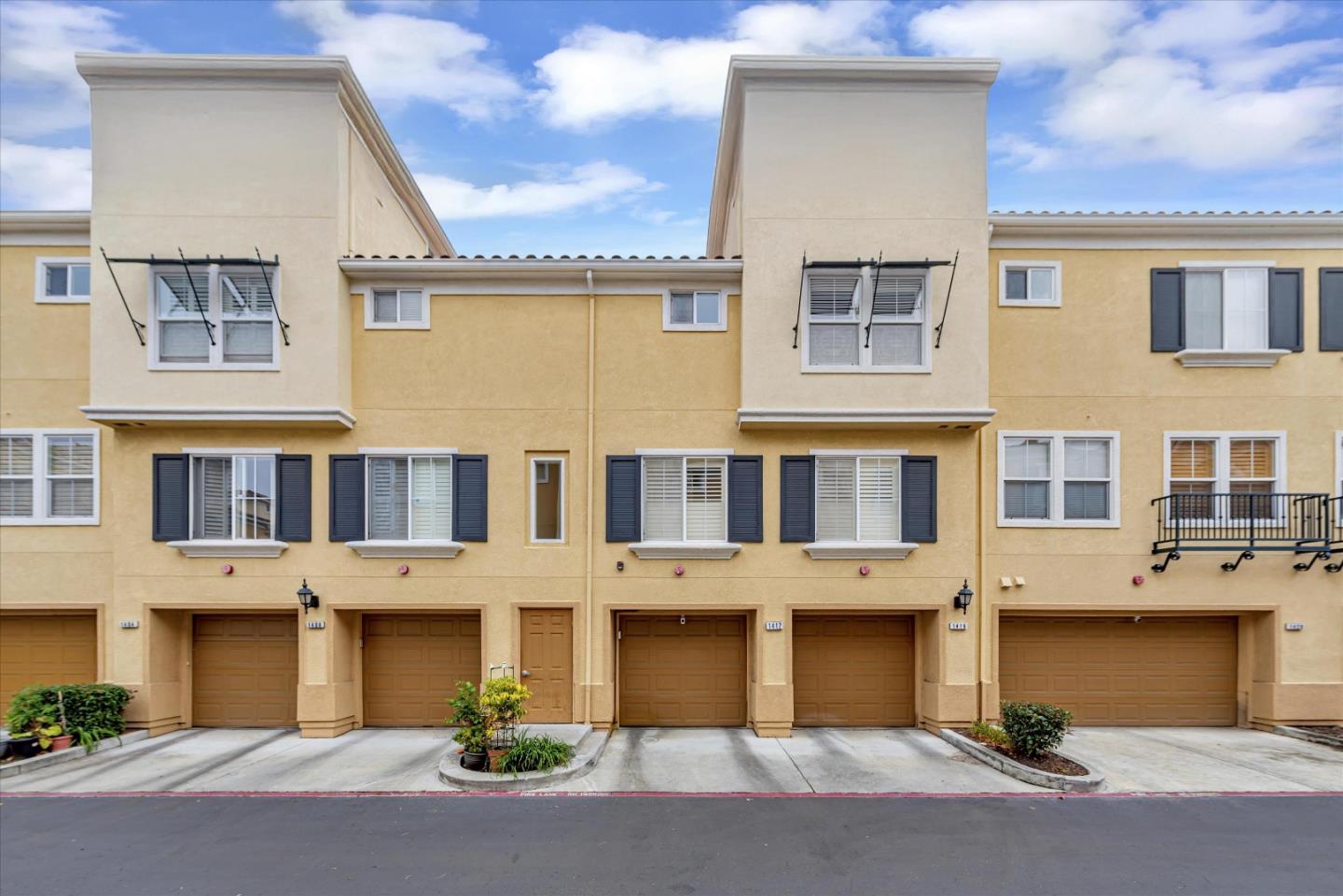 Detail Gallery Image 1 of 44 For 1412 Alegria Loop, San Jose,  CA 95128 - 2 Beds | 2/1 Baths