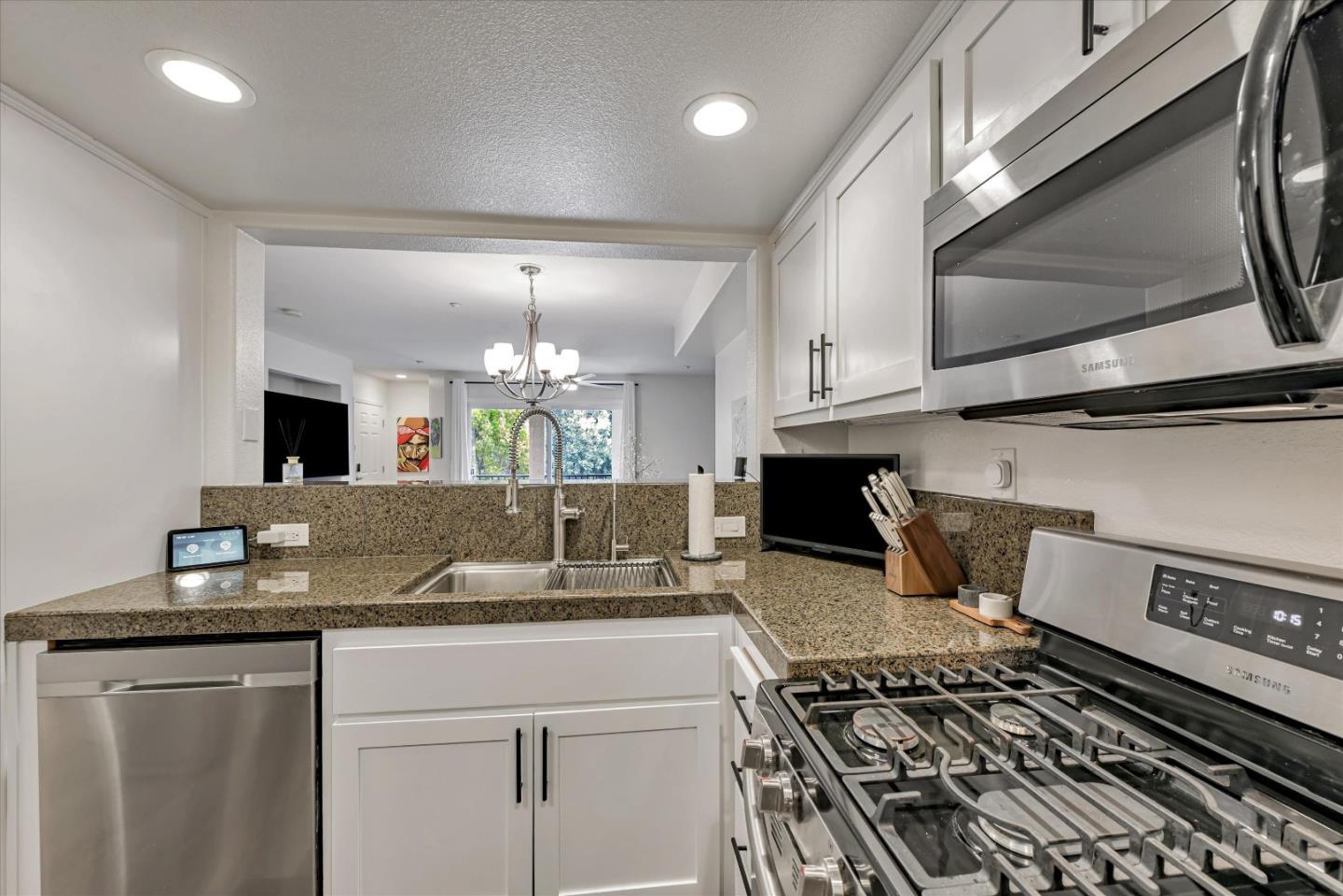 Detail Gallery Image 13 of 44 For 1412 Alegria Loop, San Jose,  CA 95128 - 2 Beds | 2/1 Baths