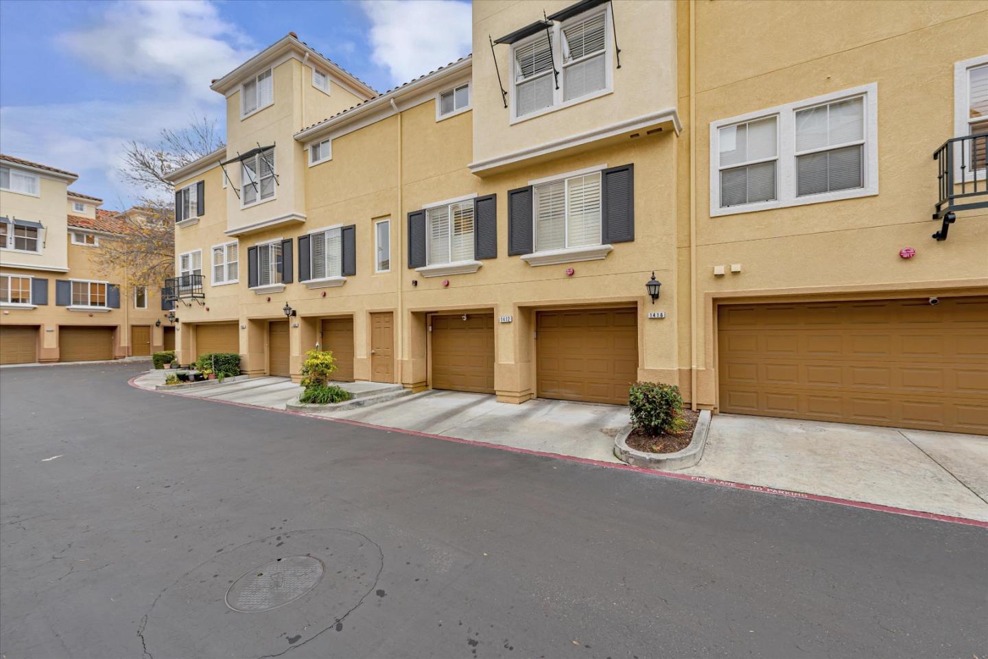 Detail Gallery Image 3 of 44 For 1412 Alegria Loop, San Jose,  CA 95128 - 2 Beds | 2/1 Baths