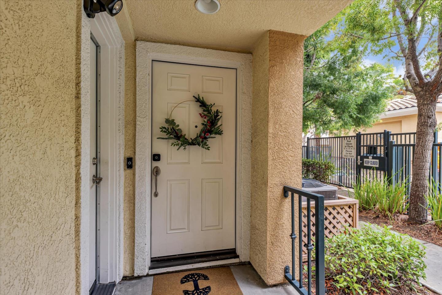 Detail Gallery Image 4 of 44 For 1412 Alegria Loop, San Jose,  CA 95128 - 2 Beds | 2/1 Baths