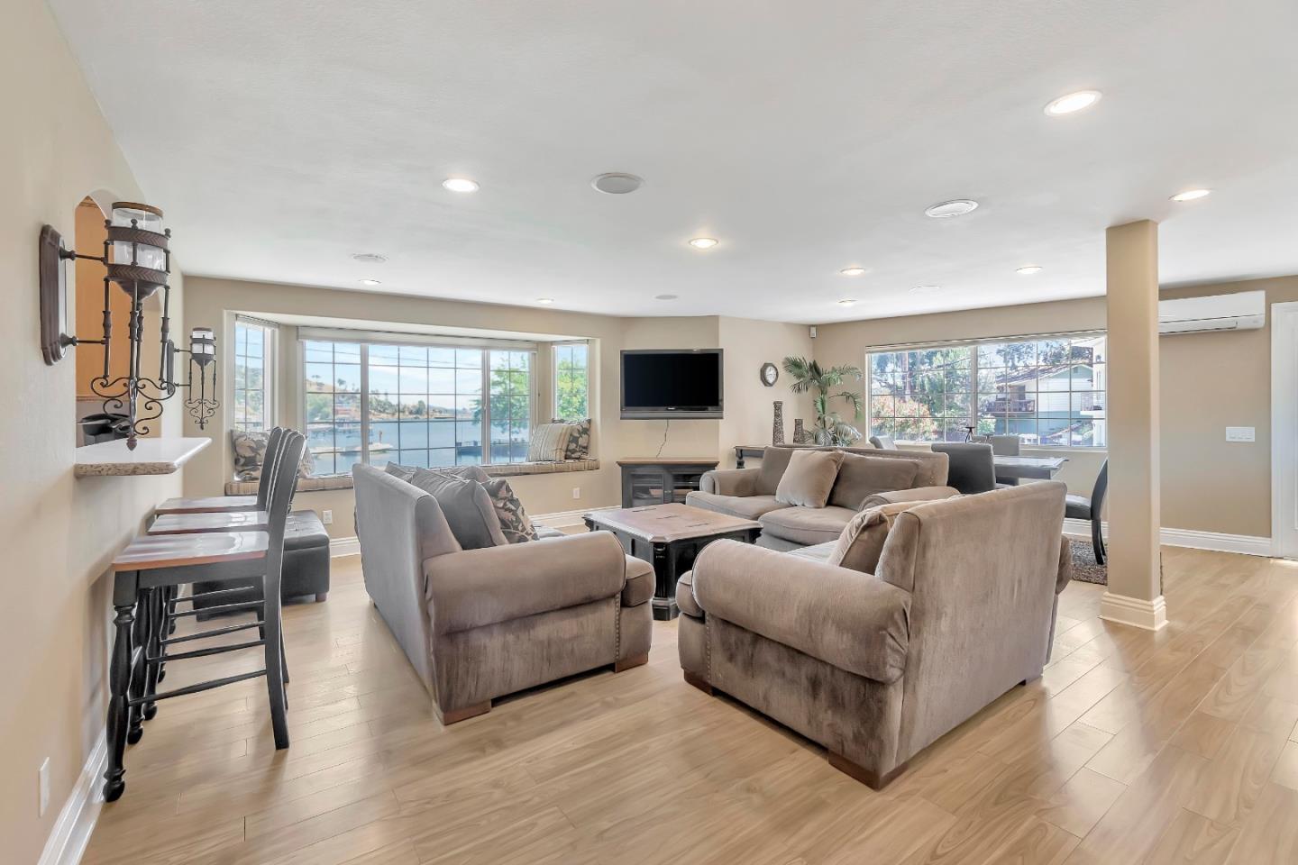 Detail Gallery Image 2 of 58 For 3848 Mariposa Dr, Clearlake Park,  CA 95424 - 5 Beds | 2/1 Baths