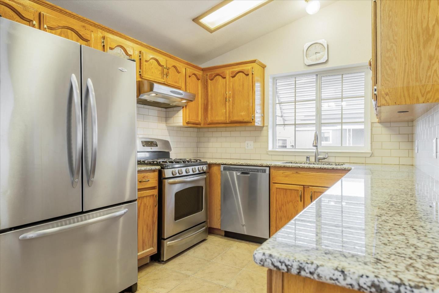 Detail Gallery Image 12 of 41 For 3015 E Bayshore Rd #143,  Redwood City,  CA 94063 - 3 Beds | 2 Baths