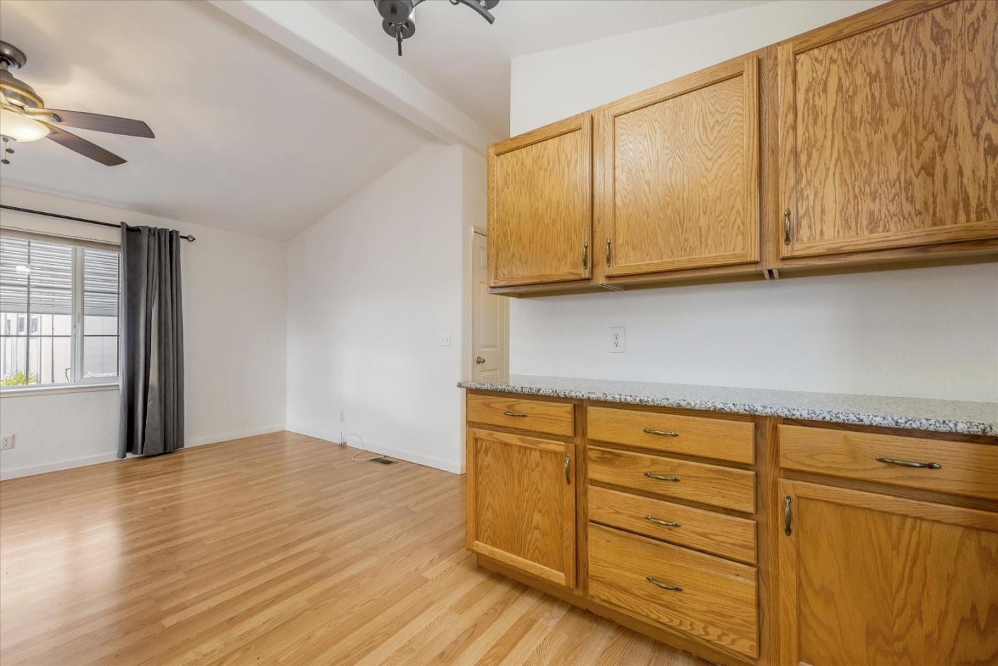 Detail Gallery Image 16 of 41 For 3015 E Bayshore Rd #143,  Redwood City,  CA 94063 - 3 Beds | 2 Baths