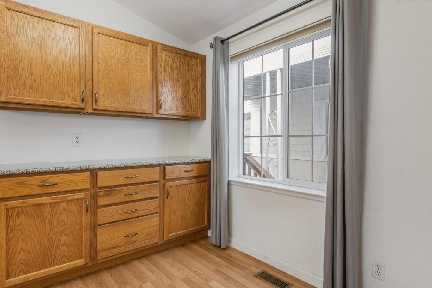 Detail Gallery Image 17 of 41 For 3015 E Bayshore Rd #143,  Redwood City,  CA 94063 - 3 Beds | 2 Baths