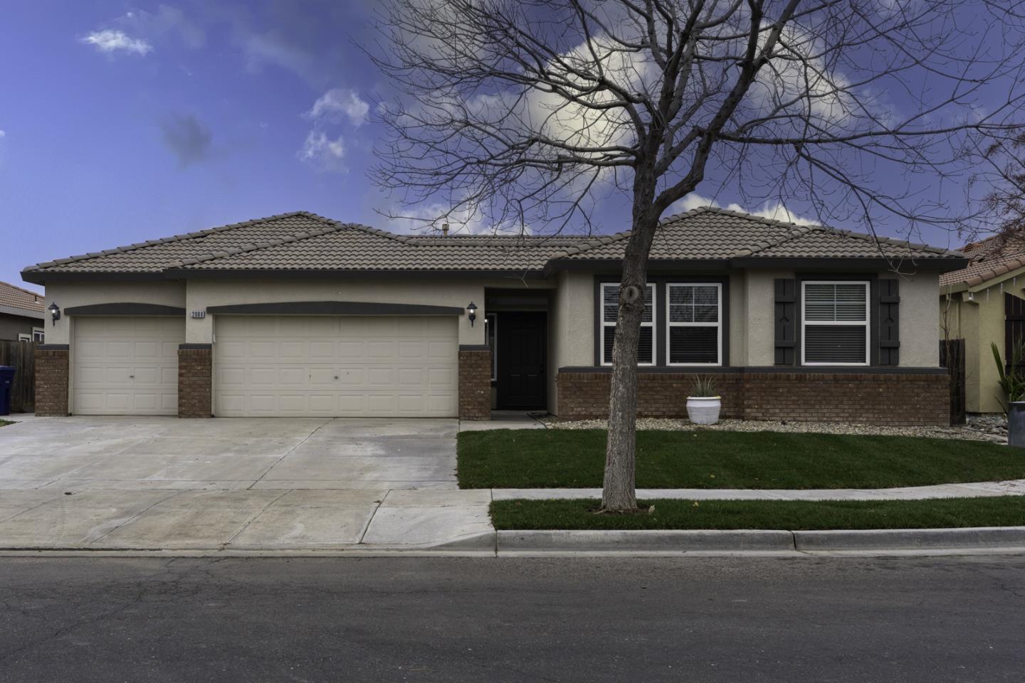 Detail Gallery Image 1 of 28 For 2088 Maximillian Ct, Los Banos,  CA 93635 - 4 Beds | 2/1 Baths