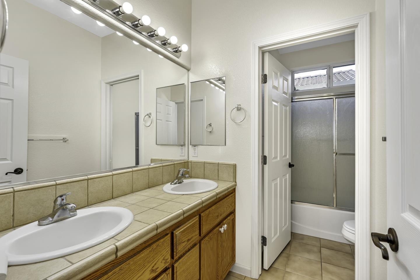 Detail Gallery Image 12 of 28 For 2088 Maximillian Ct, Los Banos,  CA 93635 - 4 Beds | 2/1 Baths