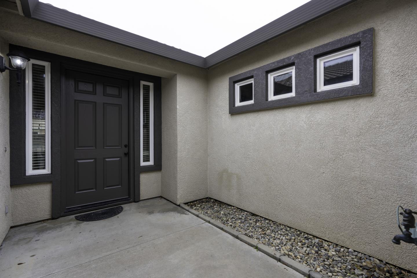 Detail Gallery Image 4 of 28 For 2088 Maximillian Ct, Los Banos,  CA 93635 - 4 Beds | 2/1 Baths