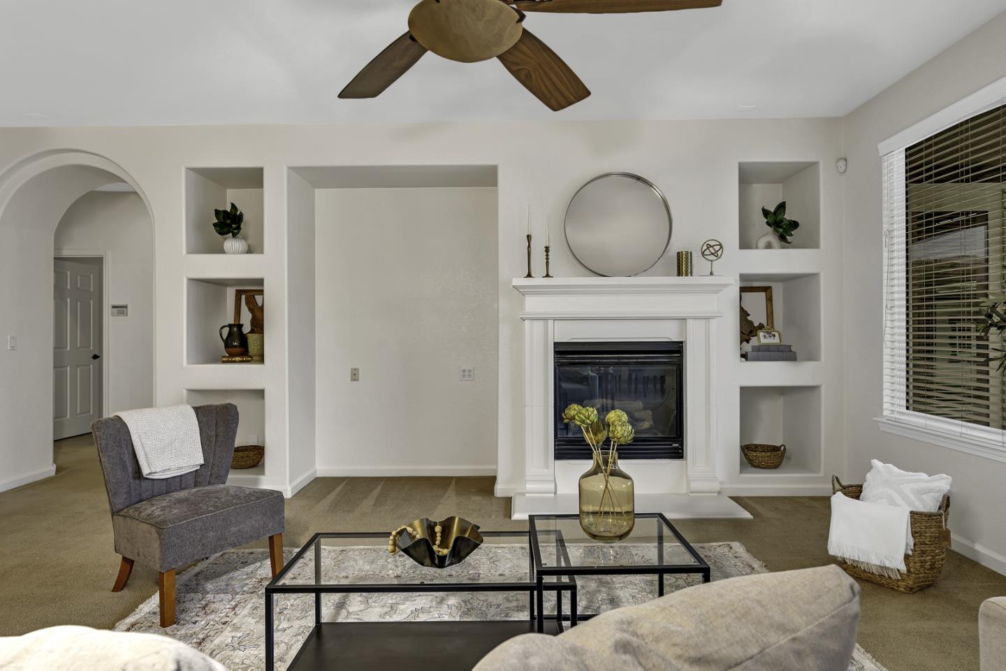 Detail Gallery Image 7 of 28 For 2088 Maximillian Ct, Los Banos,  CA 93635 - 4 Beds | 2/1 Baths