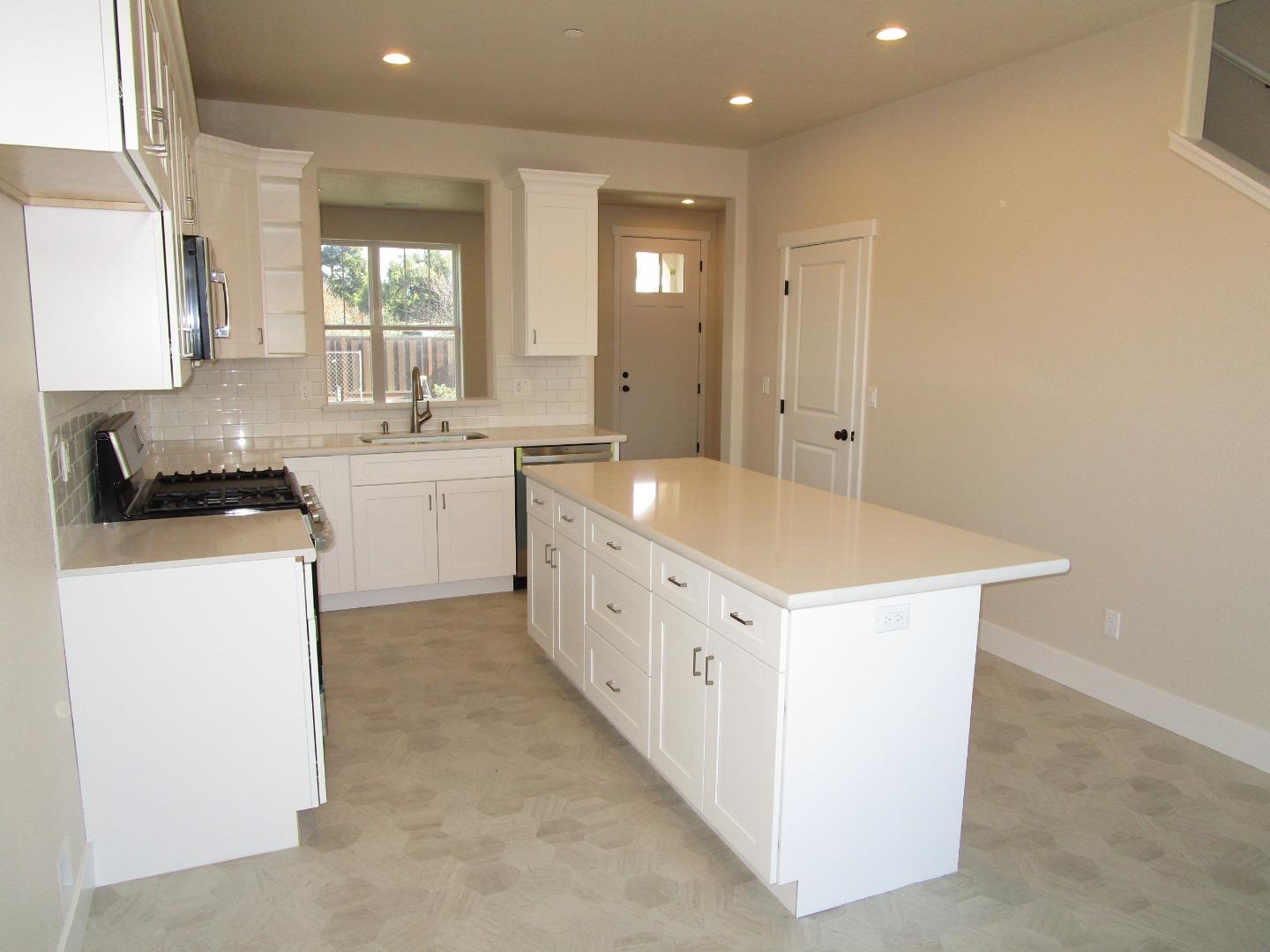 Detail Gallery Image 6 of 21 For 157 Terrace Dr, Greenfield,  CA 93927 - 3 Beds | 2/1 Baths