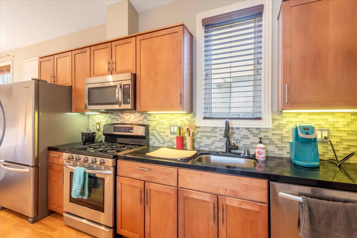 Detail Gallery Image 8 of 22 For 21 S Claremont St #13,  San Mateo,  CA 94401 - 1 Beds | 1/1 Baths