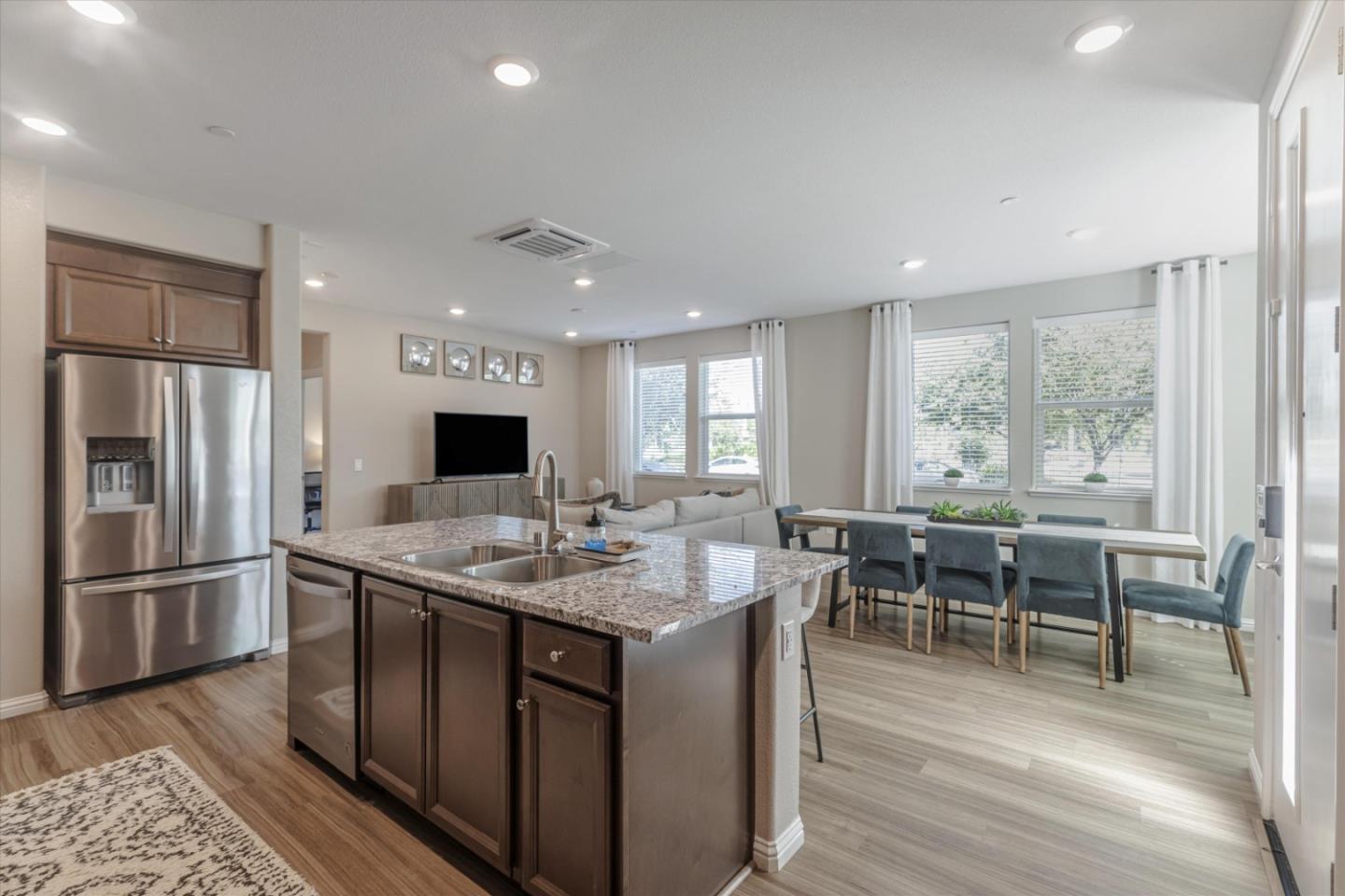 Detail Gallery Image 10 of 28 For 6568 Vision Ct, San Jose,  CA 95119 - 2 Beds | 2 Baths