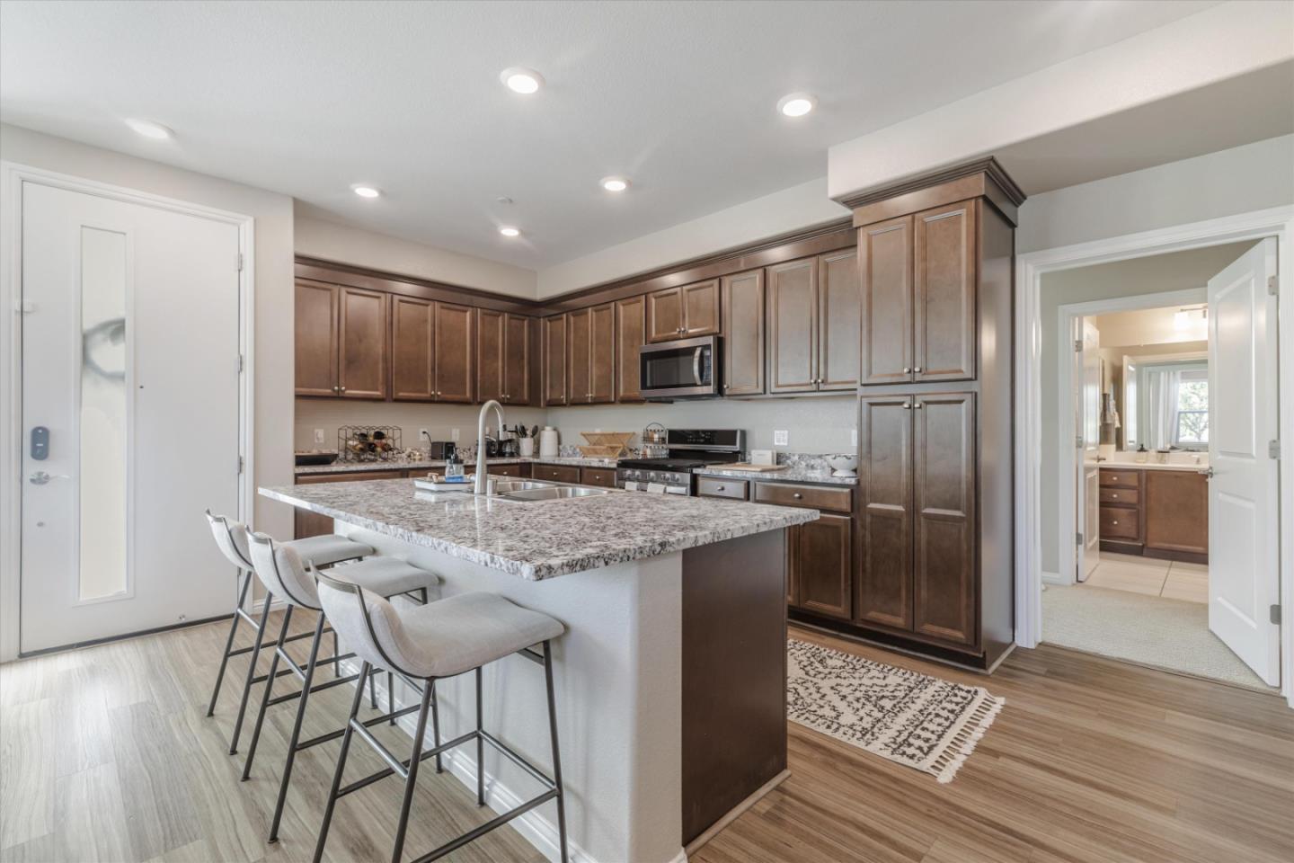 Detail Gallery Image 11 of 28 For 6568 Vision Ct, San Jose,  CA 95119 - 2 Beds | 2 Baths
