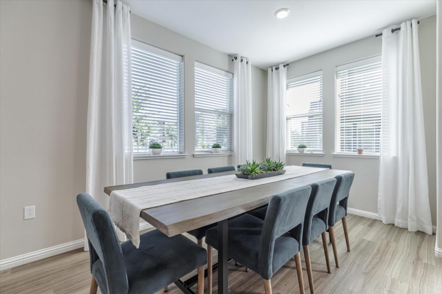 Detail Gallery Image 13 of 28 For 6568 Vision Ct, San Jose,  CA 95119 - 2 Beds | 2 Baths