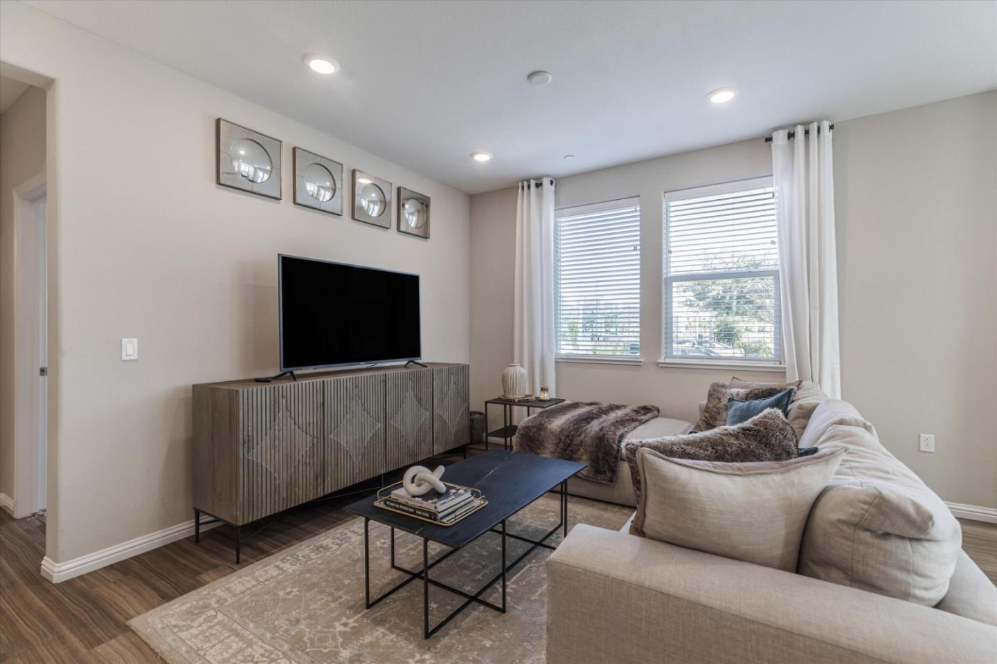 Detail Gallery Image 3 of 28 For 6568 Vision Ct, San Jose,  CA 95119 - 2 Beds | 2 Baths