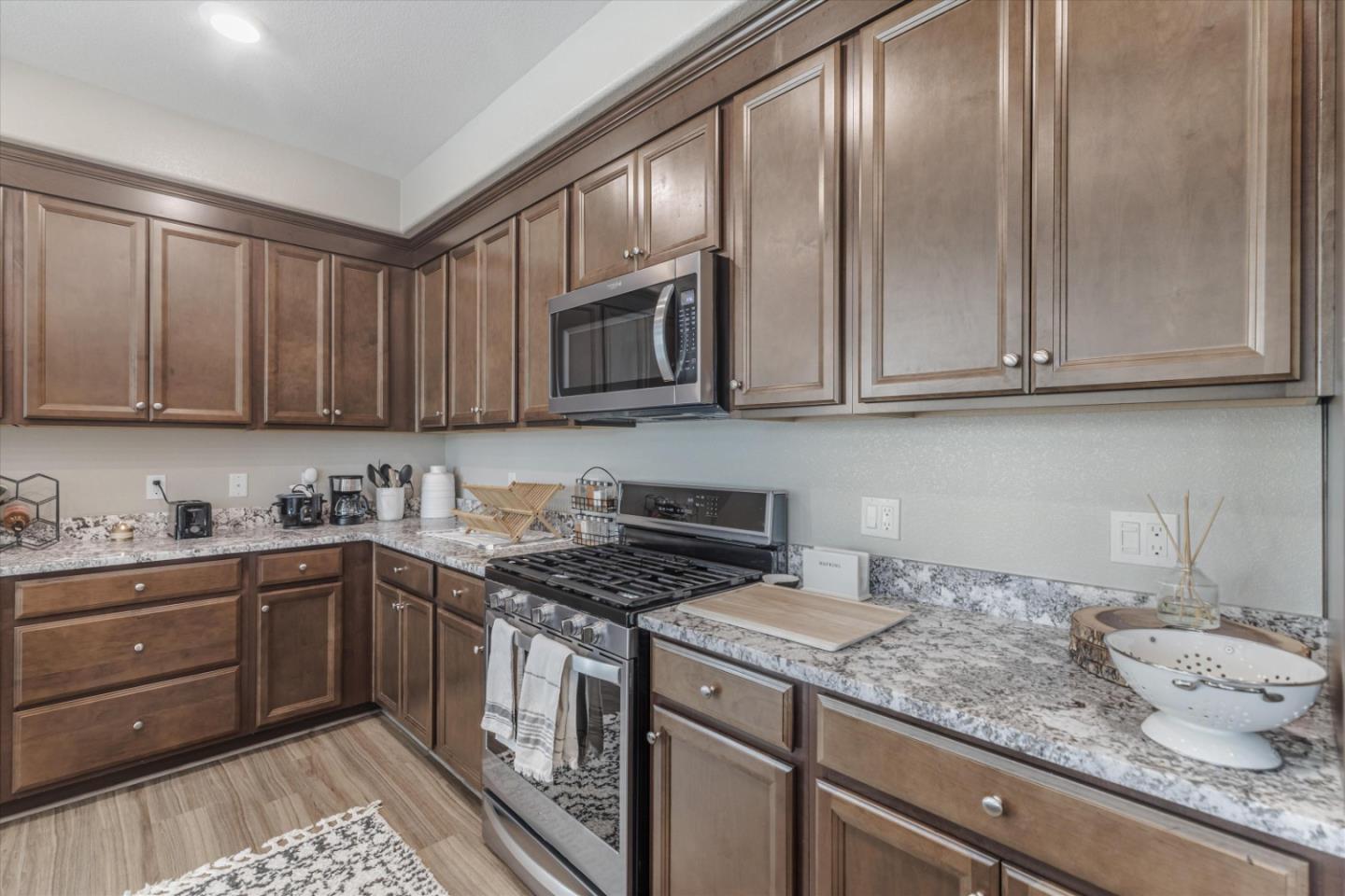 Detail Gallery Image 8 of 28 For 6568 Vision Ct, San Jose,  CA 95119 - 2 Beds | 2 Baths