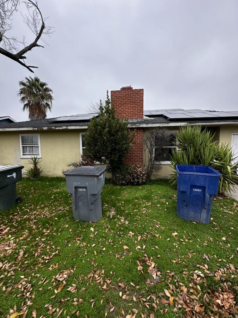 Detail Gallery Image 1 of 9 For 3803 E Clinton Ave, Fresno,  CA 93703 - 3 Beds | 2 Baths