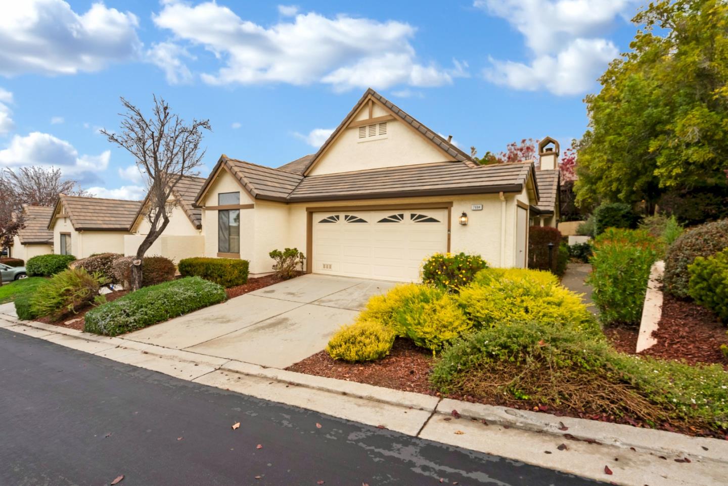 Detail Gallery Image 9 of 58 For 7684 Galloway Dr, San Jose,  CA 95135 - 2 Beds | 2 Baths