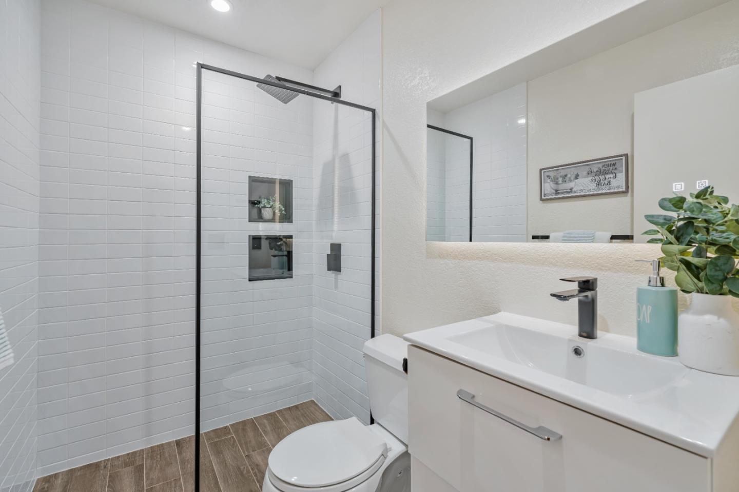 Detail Gallery Image 8 of 16 For 321 Easy St #8,  Mountain View,  CA 94043 - 2 Beds | 2 Baths