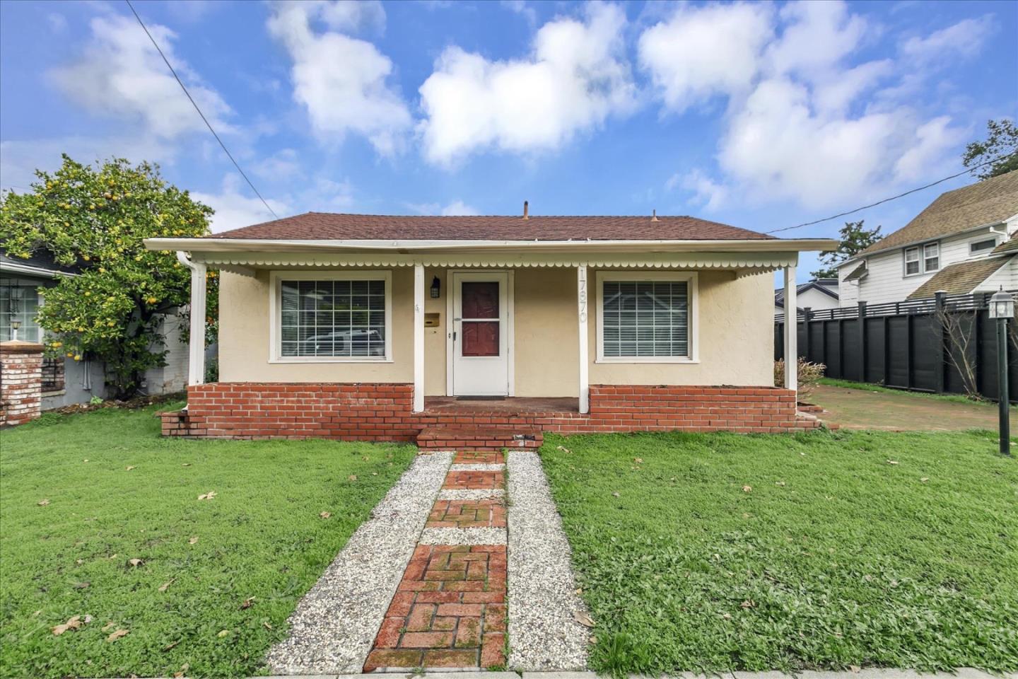 Detail Gallery Image 3 of 32 For 17870 Del Monte Ave, Morgan Hill,  CA 95037 - 2 Beds | 1 Baths