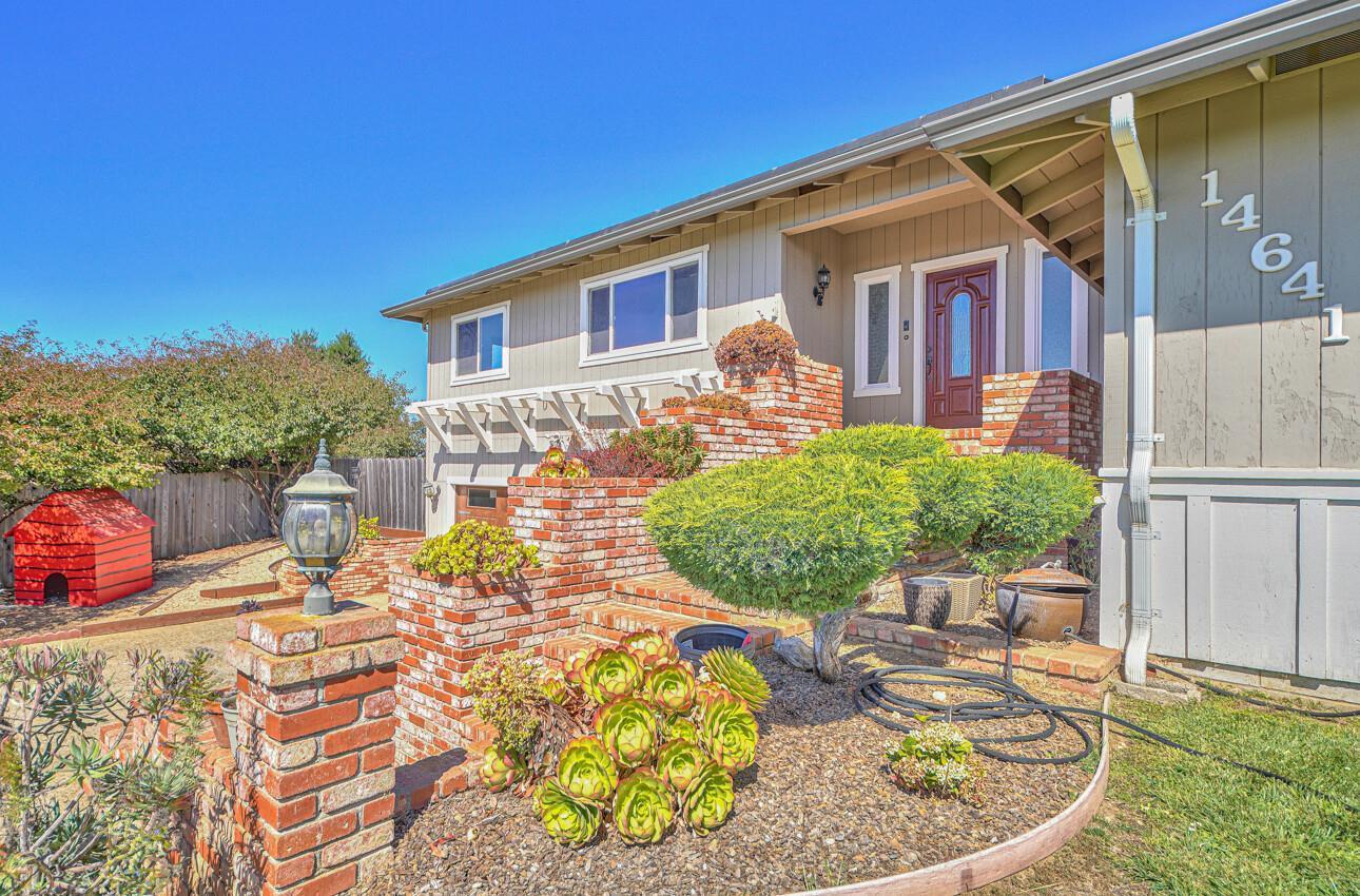 Detail Gallery Image 1 of 1 For 14641 Scarlet Oak Pl, Salinas,  CA 93907 - 3 Beds | 2 Baths