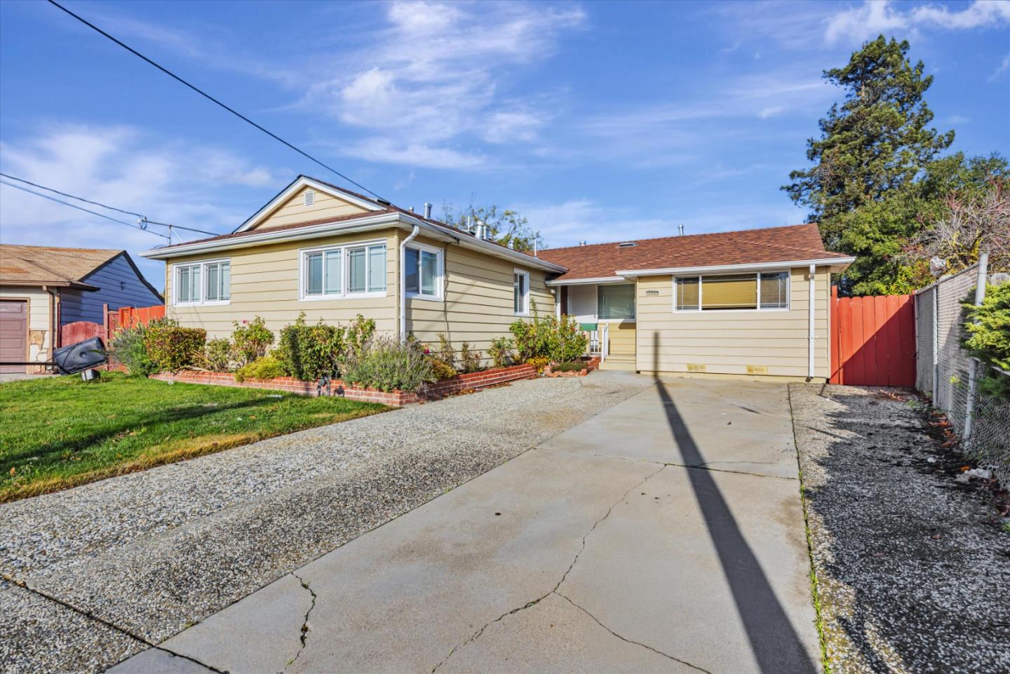 Detail Gallery Image 1 of 19 For 1515 Boxwood Ave, San Leandro,  CA 94579 - 6 Beds | 2 Baths