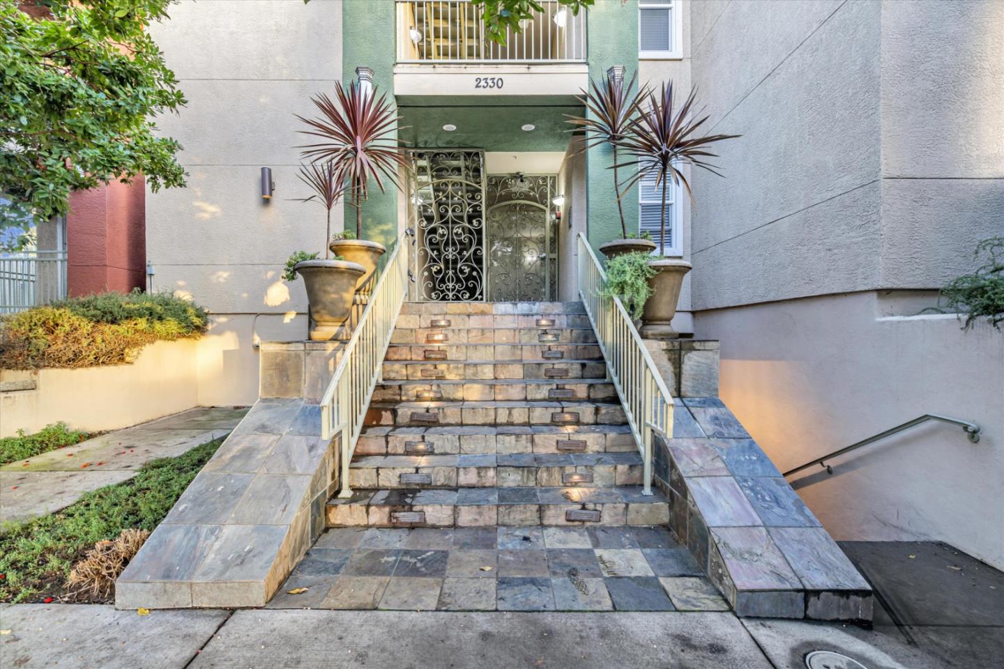 Detail Gallery Image 1 of 1 For 2330 University Ave #350,  East Palo Alto,  CA 94303 - 1 Beds | 1 Baths