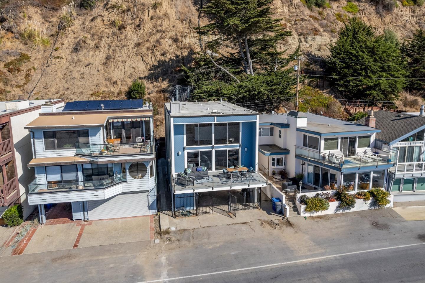 Detail Gallery Image 2 of 41 For 317 Beach Dr, Aptos,  CA 95003 - 5 Beds | 3 Baths