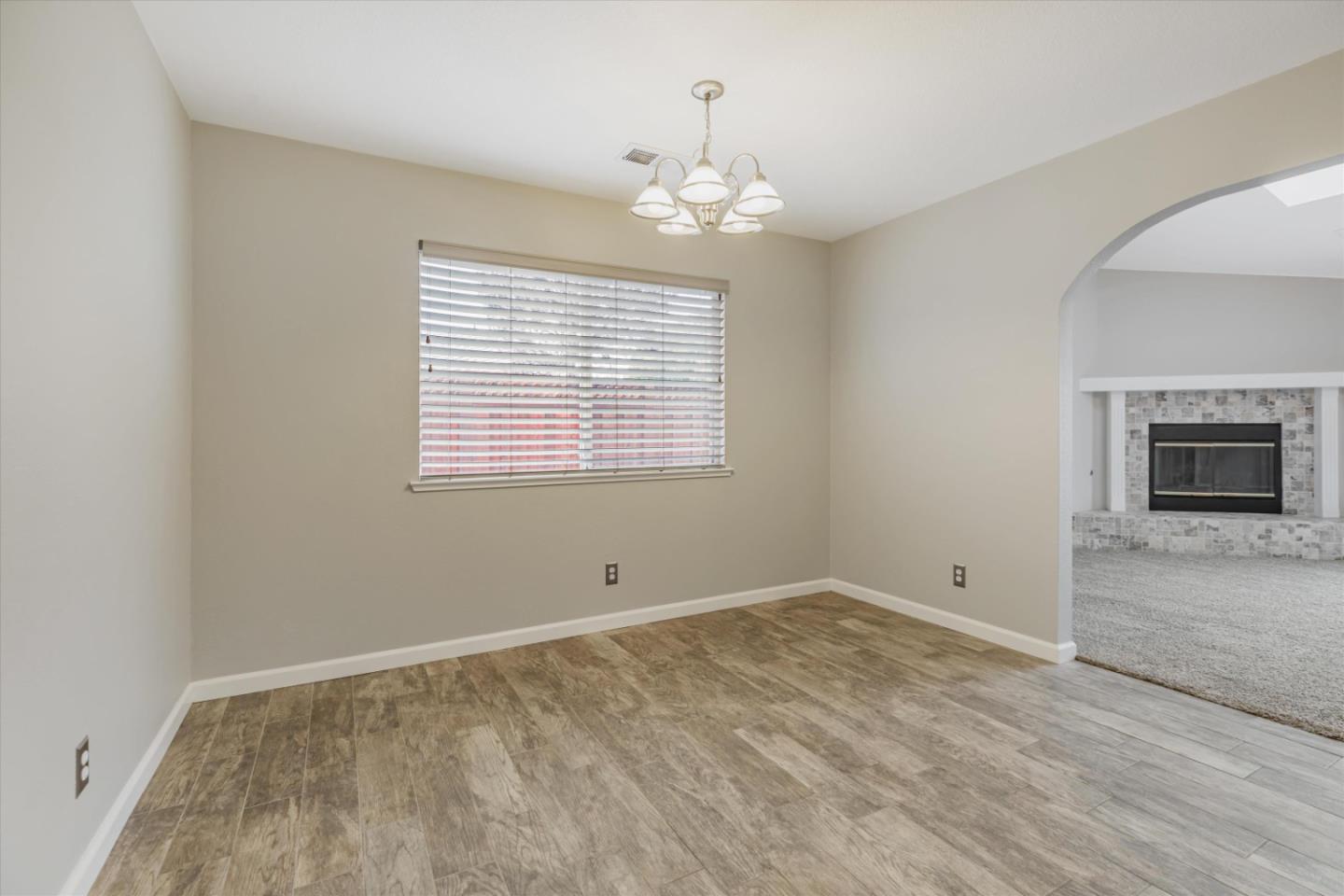 Detail Gallery Image 15 of 35 For 1421 El Cerro Dr, Hollister,  CA 95023 - 3 Beds | 2 Baths