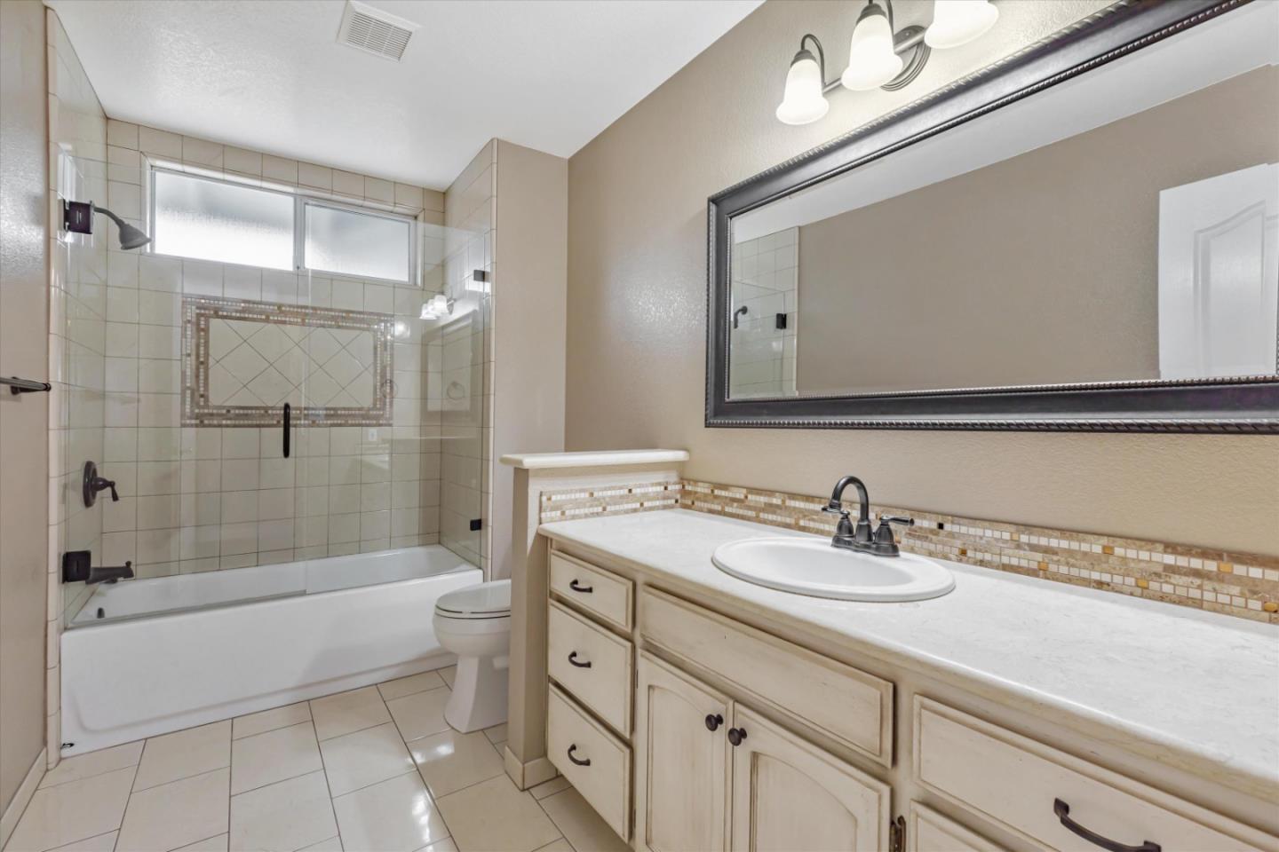 Detail Gallery Image 20 of 35 For 1421 El Cerro Dr, Hollister,  CA 95023 - 3 Beds | 2 Baths