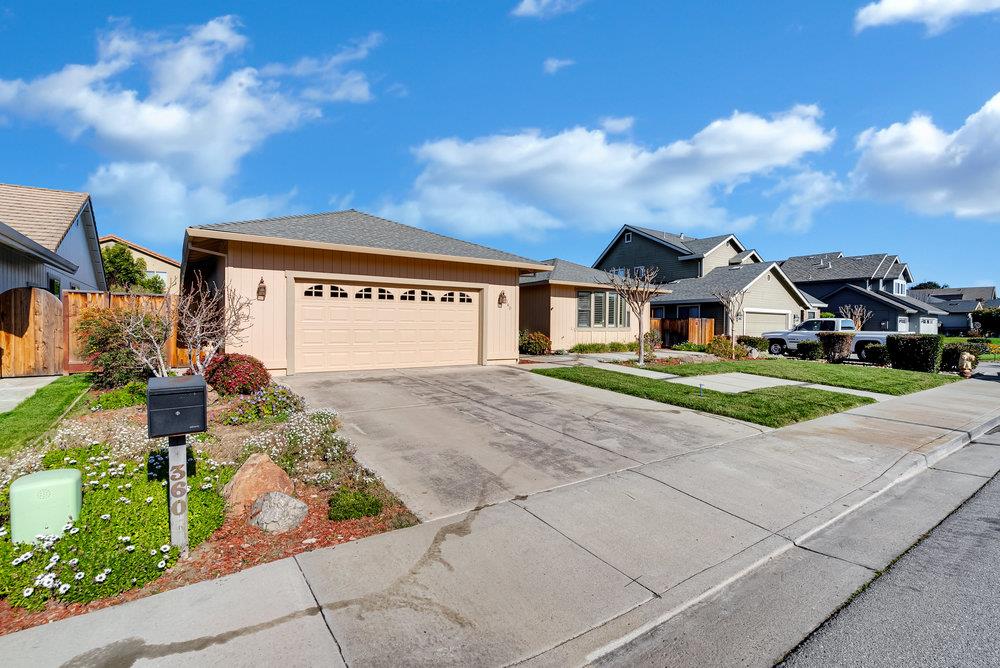Detail Gallery Image 2 of 80 For 360 Tina Dr, Hollister,  CA 95023 - 4 Beds | 2 Baths