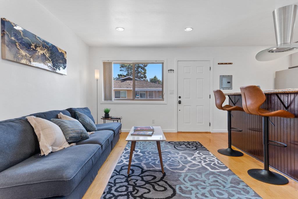 Detail Gallery Image 8 of 25 For 1480 42nd Ave #4,  Capitola,  CA 95010 - 2 Beds | 1 Baths