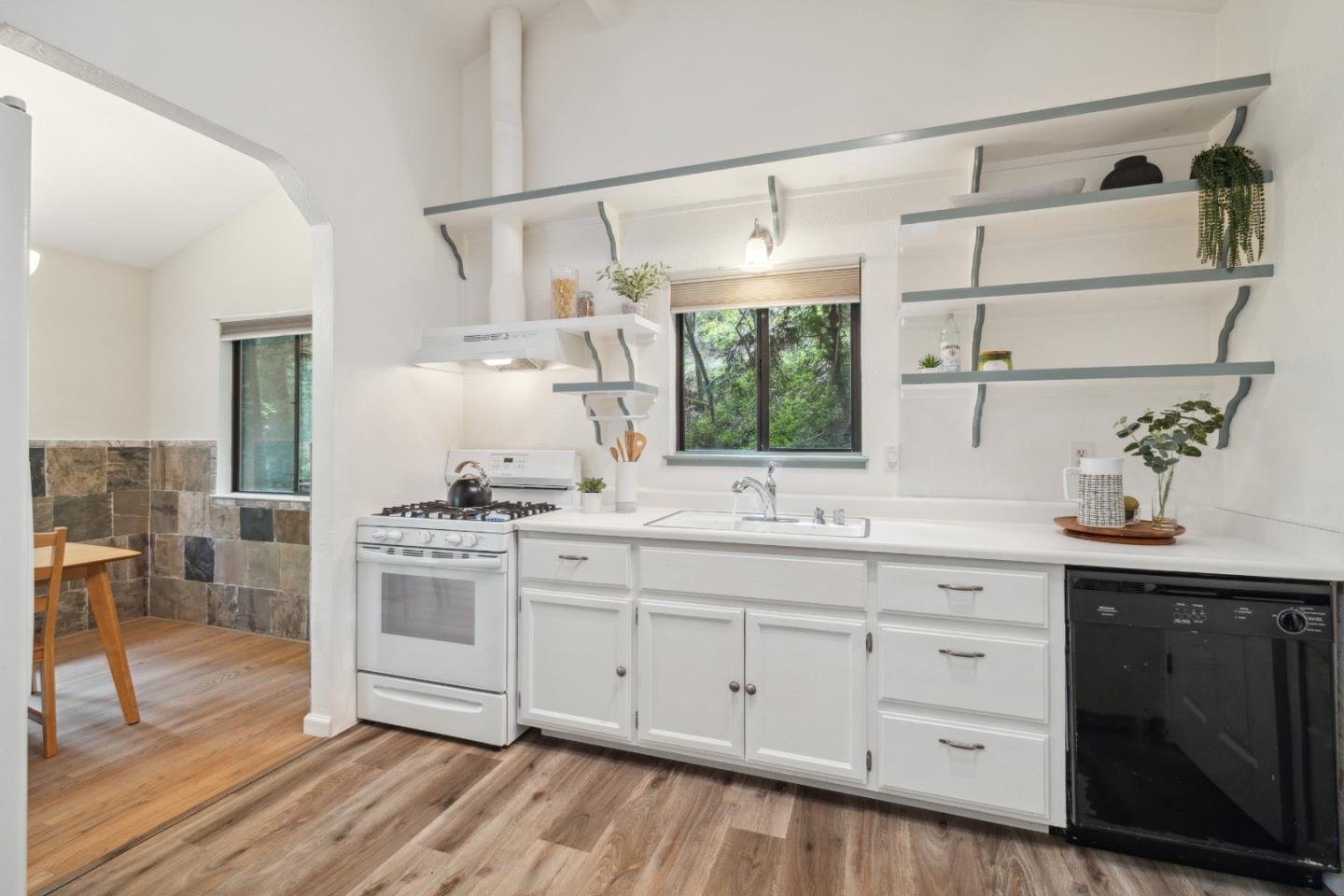 Detail Gallery Image 10 of 43 For 548 River Rd, Boulder Creek,  CA 95006 - 2 Beds | 1 Baths