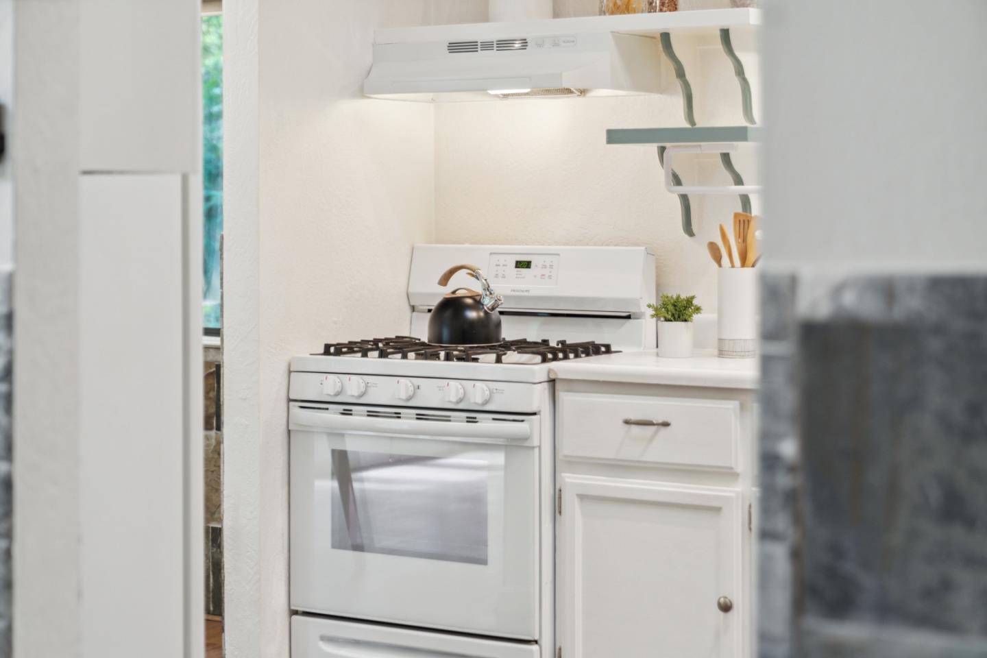 Detail Gallery Image 9 of 43 For 548 River Rd, Boulder Creek,  CA 95006 - 2 Beds | 1 Baths