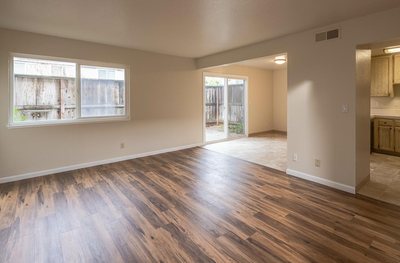 Detail Gallery Image 5 of 36 For 345 Coleridge Dr #80,  Salinas,  CA 93901 - 3 Beds | 1/1 Baths