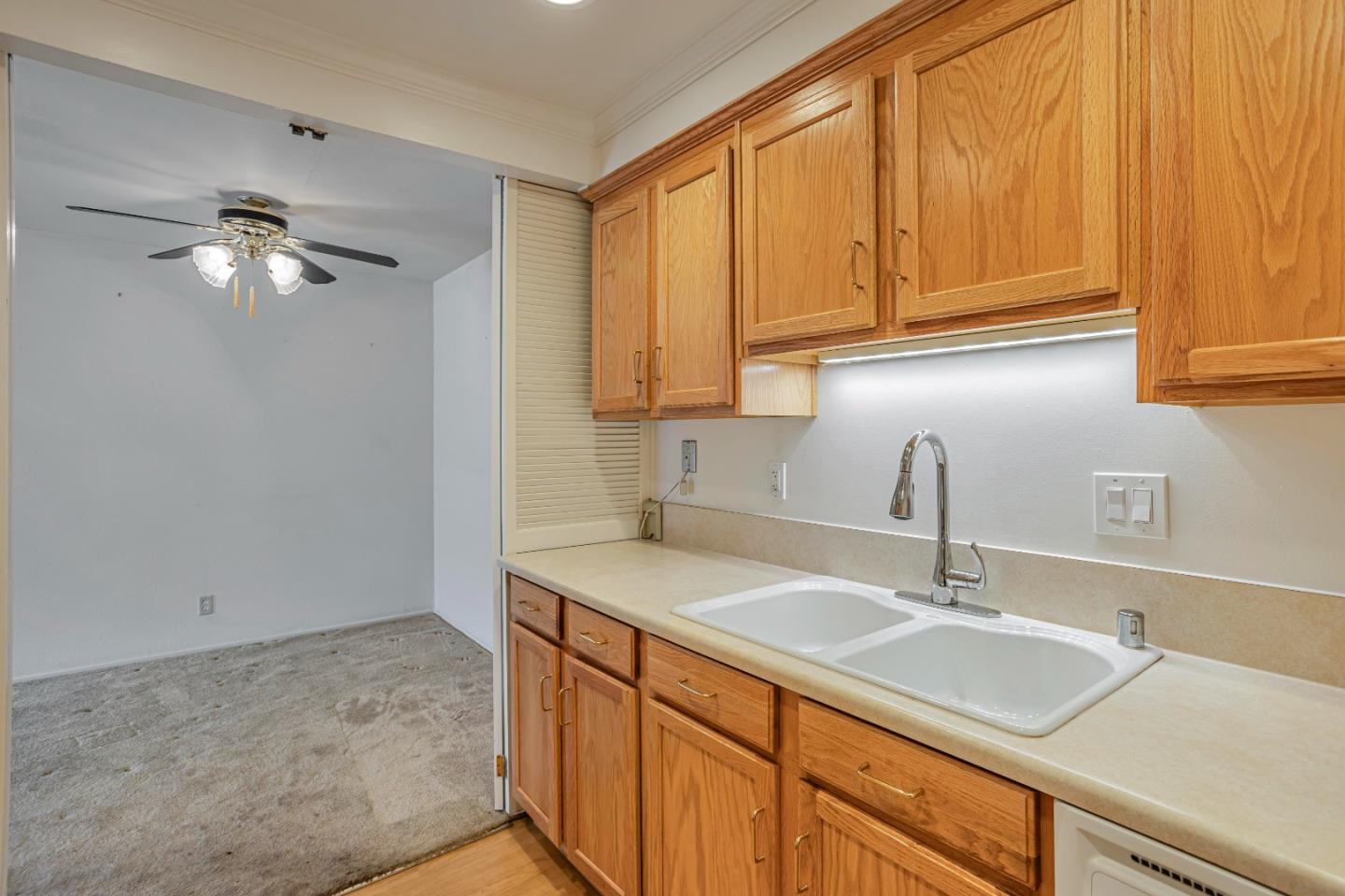 Detail Gallery Image 13 of 33 For 1940 Mount Vernon Ct #14,  Mountain View,  CA 94040 - 2 Beds | 2 Baths