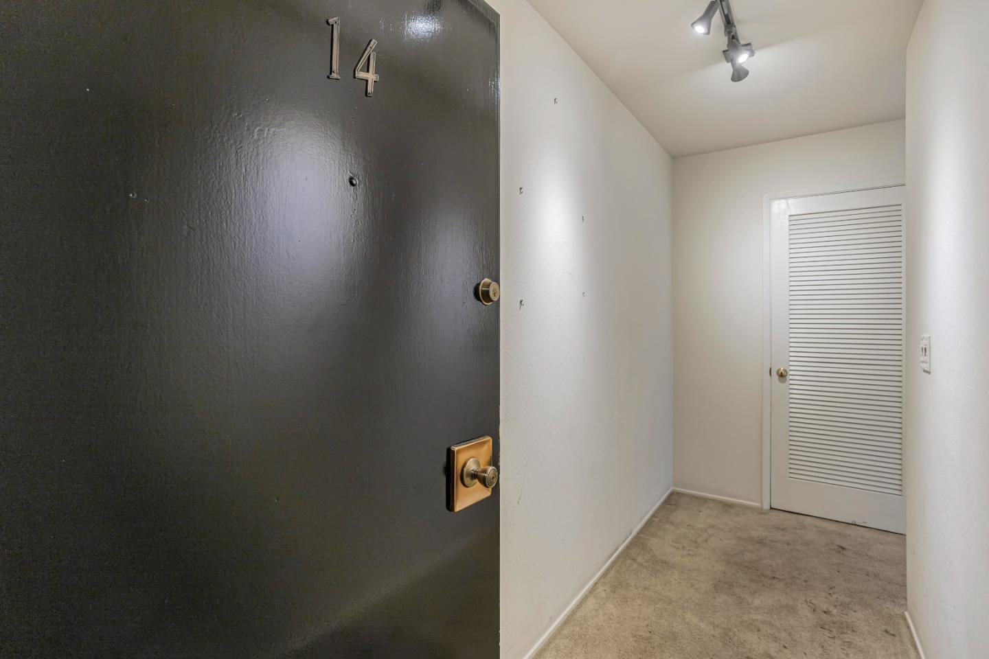 Detail Gallery Image 7 of 33 For 1940 Mount Vernon Ct #14,  Mountain View,  CA 94040 - 2 Beds | 2 Baths