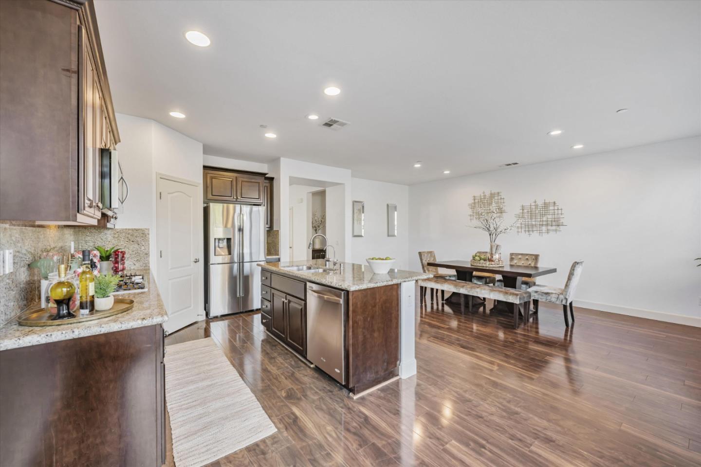 Detail Gallery Image 13 of 40 For 910 Verissimo Ct, Hollister,  CA 95023 - 3 Beds | 2 Baths