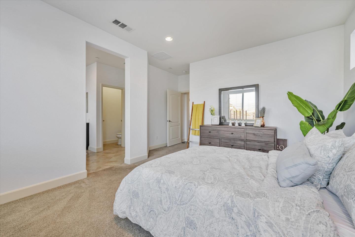 Detail Gallery Image 20 of 40 For 910 Verissimo Ct, Hollister,  CA 95023 - 3 Beds | 2 Baths