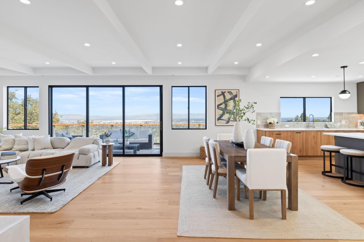 Detail Gallery Image 2 of 32 For 760 Loma Ct, Redwood City,  CA 94062 - 4 Beds | 3/1 Baths