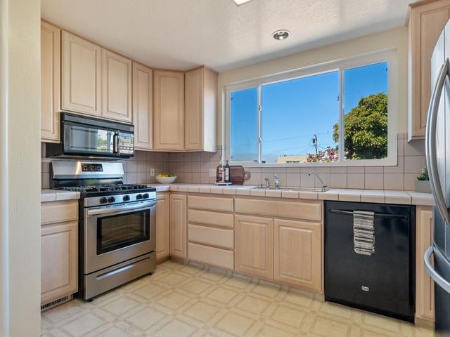 Detail Gallery Image 7 of 24 For 366 Abbot Ave, Daly City,  CA 94014 - 3 Beds | 1 Baths