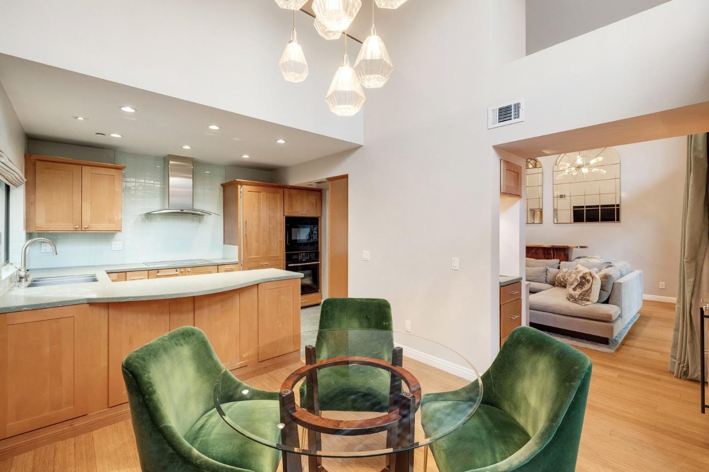 Detail Gallery Image 10 of 37 For 420 Esplanade #4,  Redondo Beach,  CA 90277 - 2 Beds | 2 Baths