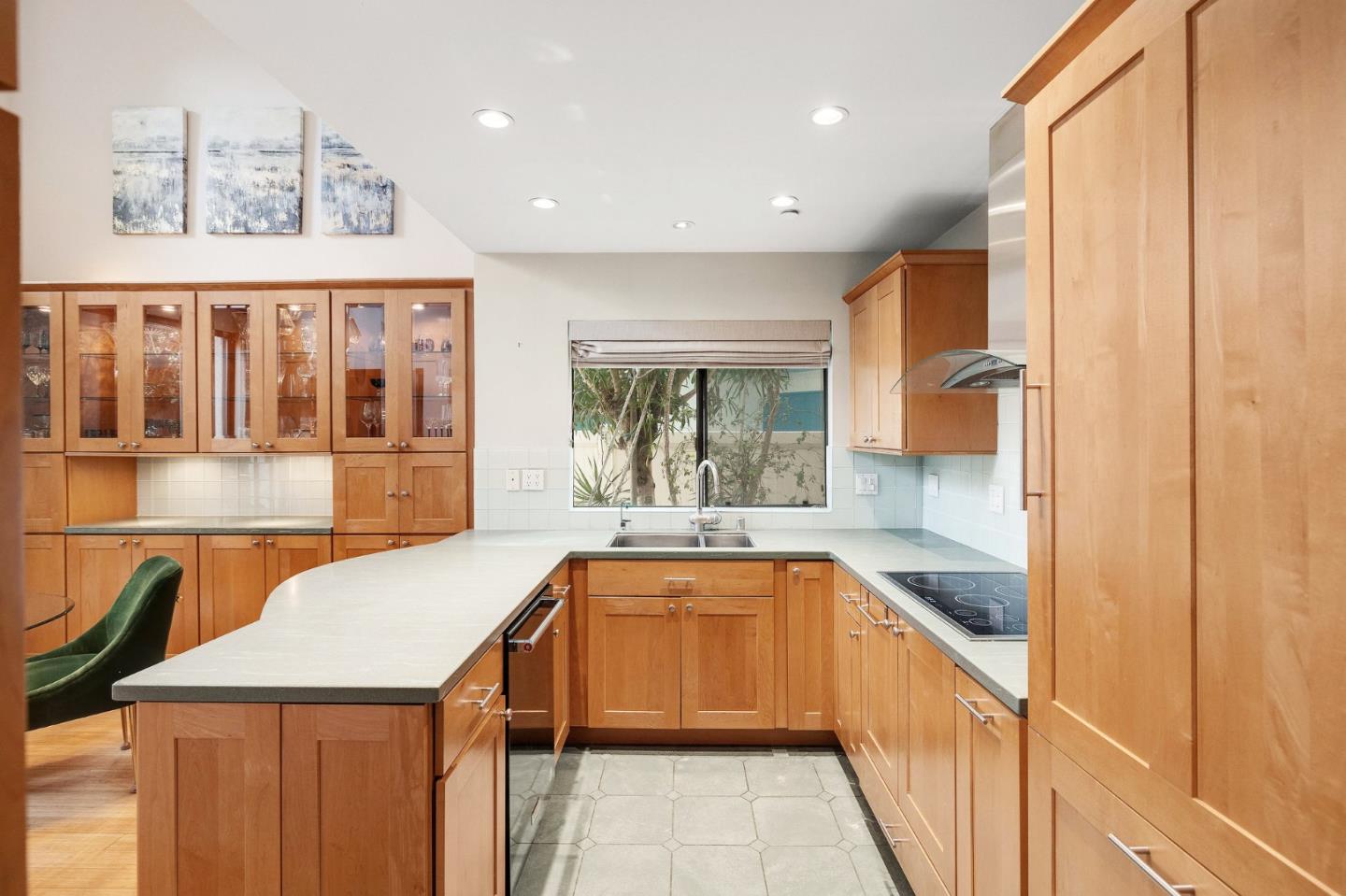 Detail Gallery Image 13 of 37 For 420 Esplanade #4,  Redondo Beach,  CA 90277 - 2 Beds | 2 Baths