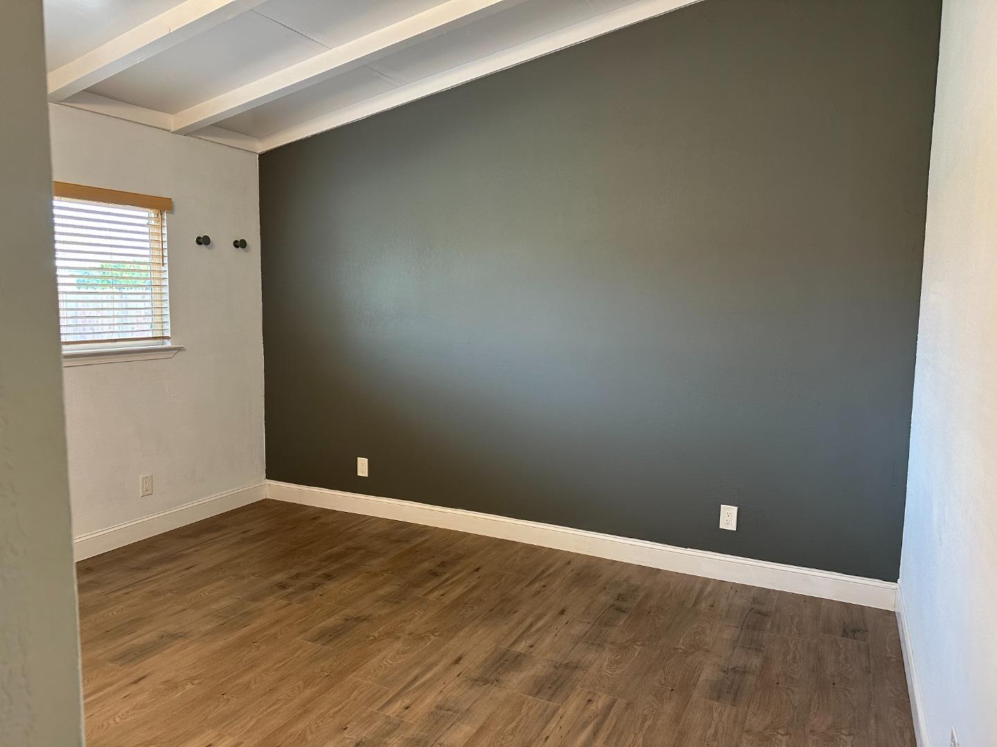 Detail Gallery Image 10 of 21 For 1801 Hemlock Ave, San Mateo,  CA 94401 - 3 Beds | 2 Baths