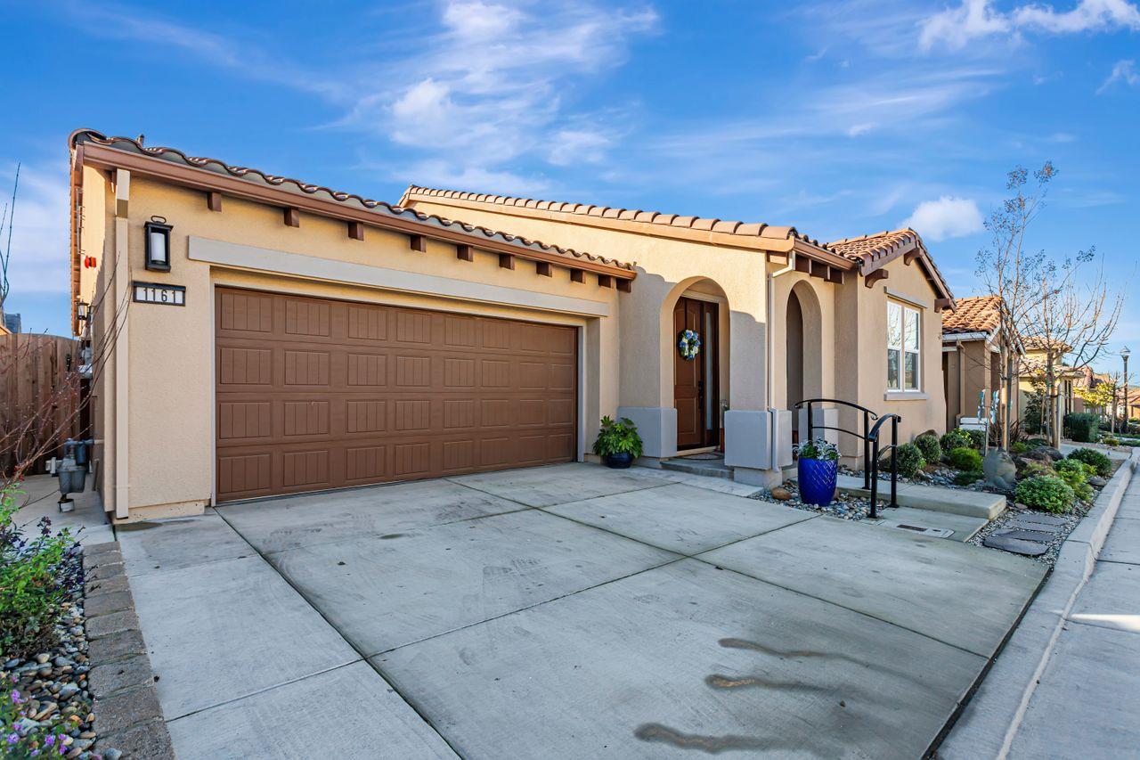 Detail Gallery Image 4 of 16 For 1161 Garcia Gln, Hollister,  CA 95023 - 3 Beds | 2 Baths