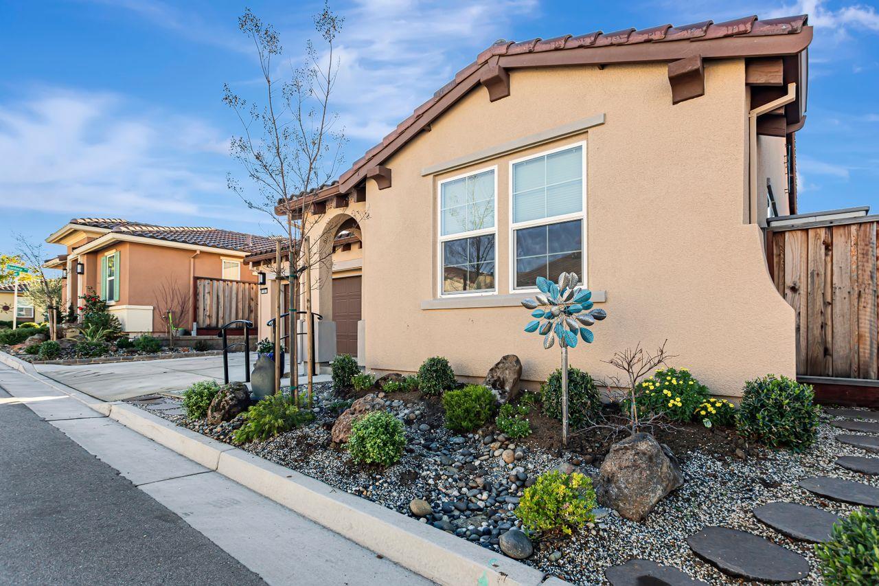 Detail Gallery Image 5 of 16 For 1161 Garcia Gln, Hollister,  CA 95023 - 3 Beds | 2 Baths