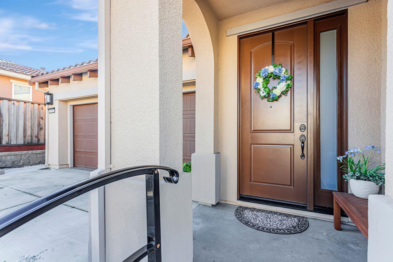 Detail Gallery Image 7 of 16 For 1161 Garcia Gln, Hollister,  CA 95023 - 3 Beds | 2 Baths